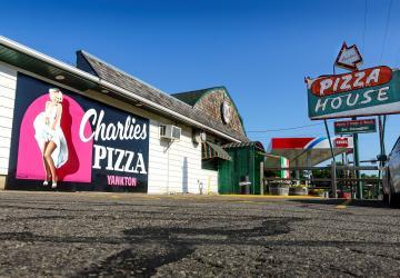 Charlie’s Pizza House